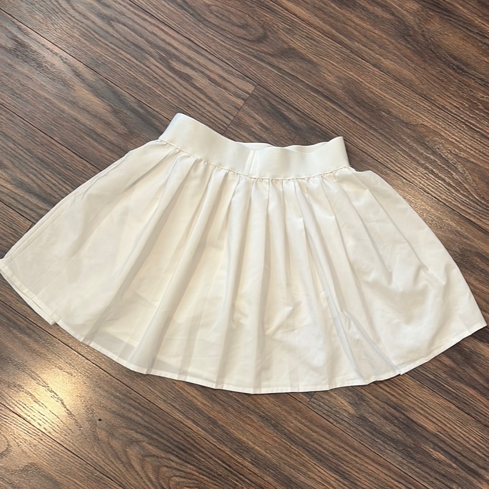 Simple White Pleated Skort -size Small - Picture 5 of 5